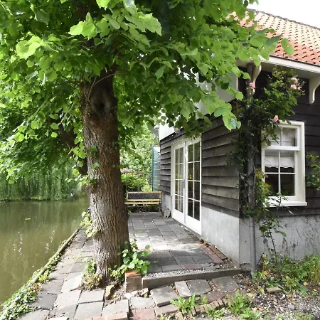 Semesterbostad Charming House In The Center Of