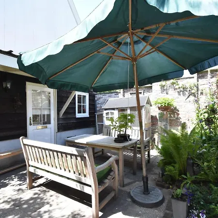 Semesterbostad Charming House In The Center Of