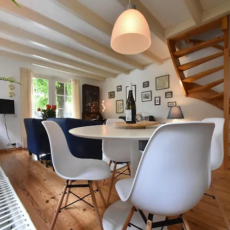 Serene Getaway In * Edam