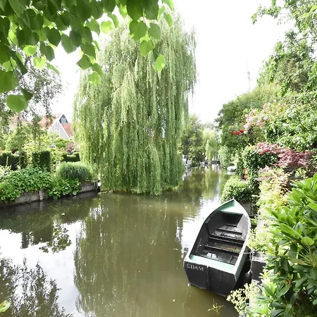 Serene Getaway In Edam