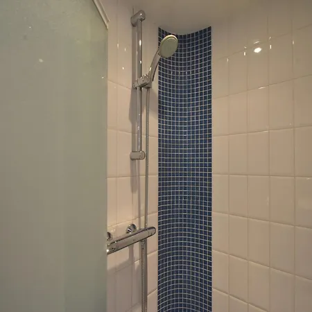 בית נופש Serene Getaway In *